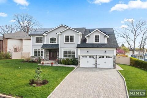 346 Harrison St, Paramus, NJ 07652 photo 1