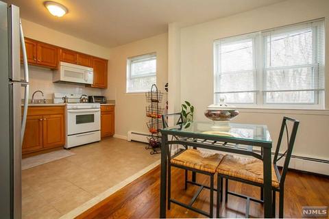 19 Manchester Ct, Wayne, NJ 07470 photo 1