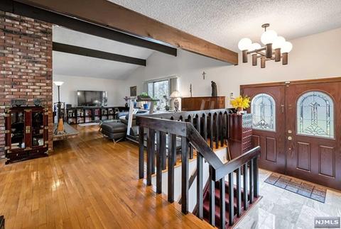 24 Lenape Trl, Upper Saddle River, NJ 07458 photo 1