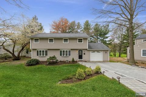 669 Terrace Dr, Paramus, NJ 07652 photo 1