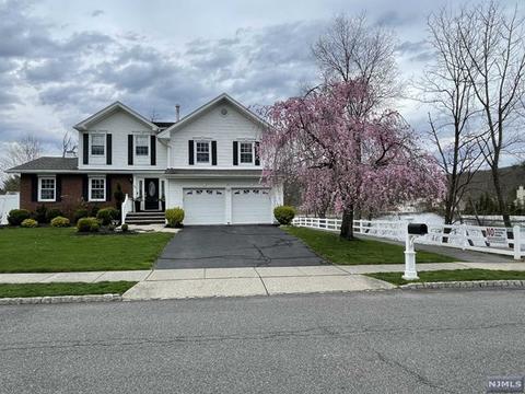 26 Chicopee Dr, Wayne, NJ 07470 photo 1