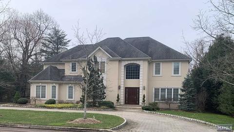 2 Blackledge Ct, Closter, NJ 07624 photo 1