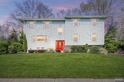 667 Rutgers Pl, Paramus, NJ 07652 photo 1