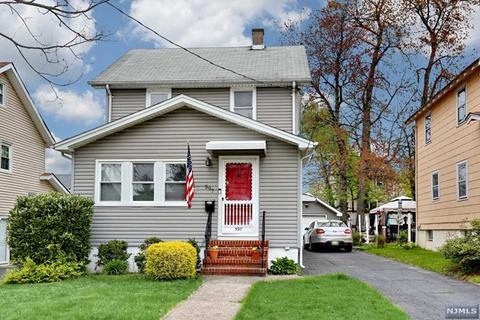 597 Maple Ave, Teaneck, NJ 07666 photo 1