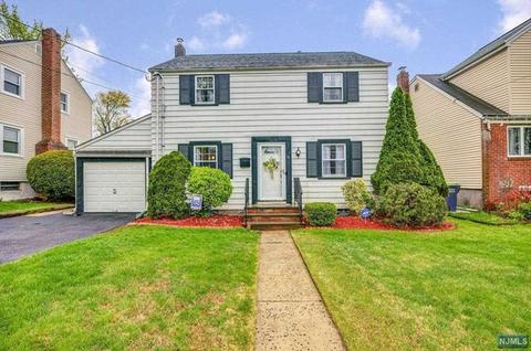 72 Deerfield St, Bergenfield, NJ 07621
