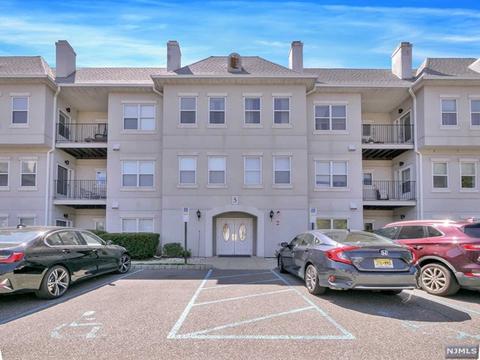 513 Brittany Dr, Wayne, NJ 07470 photo 1