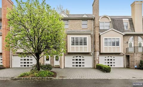 140 Stonegate Trl, Cresskill, NJ 07626 photo 1
