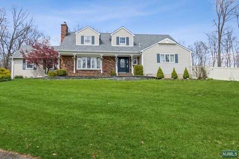 110 Breakneck Rd, Oakland, NJ 07436