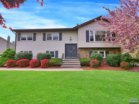 31 Squire Ln, Wayne, NJ 07470 photo 1