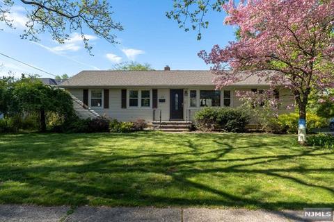 188 Cleenput Ter, Paramus, NJ 07652 photo 1