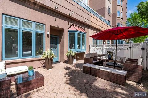 16 Independence Way, Edgewater, NJ 07020 photo 1