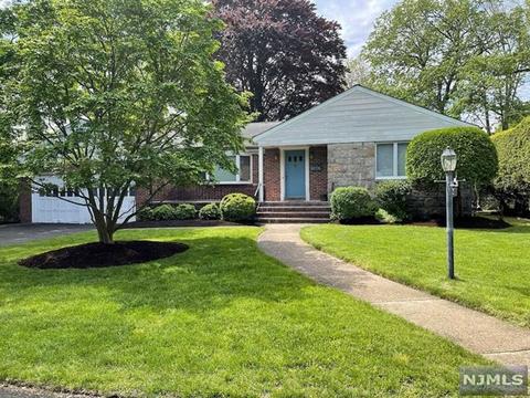 21 Eric Pl, Demarest, NJ 07627 photo 1