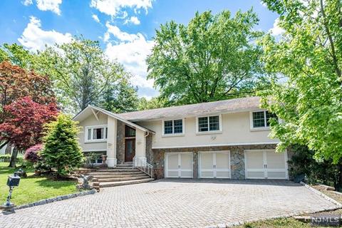 318 Briarcliff Ln, Paramus, NJ 07652 photo 1