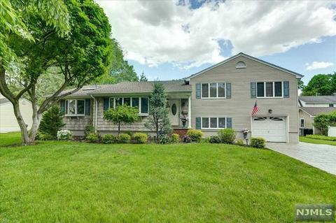 910 Laurel Ave, River Edge, NJ 07661 photo 1