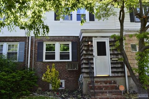722 Chestnut Ave, Teaneck, NJ 07666 photo 1