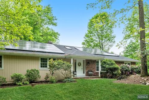 2 Stonegate Rd, Saddle River, NJ 07458 photo 1