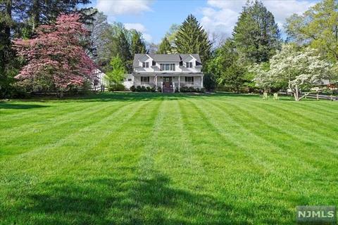20 Weiss Rd, Saddle River, NJ 07458 photo 1