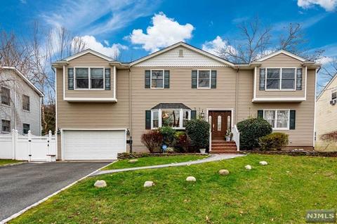 334 Sherwood Dr, Paramus, NJ 07652 photo 1