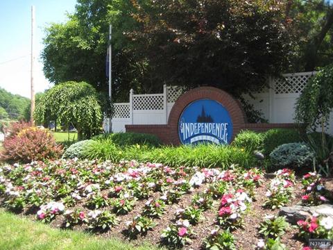 416 Chase Ct, Edgewater, NJ 07020 photo 1