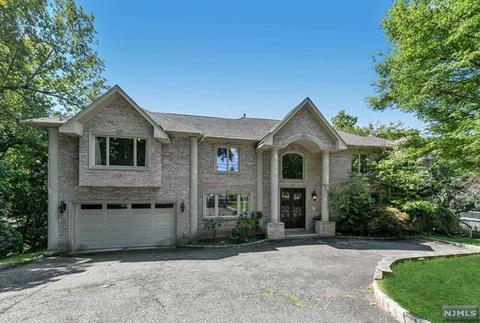 831 Pascack Rd, Paramus, NJ 07652 photo 1