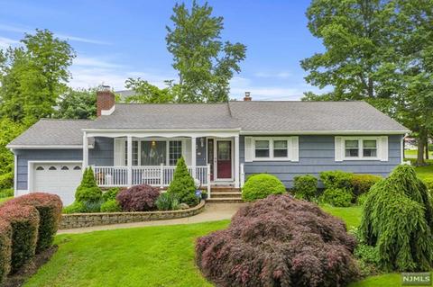 4 Sandra Ln, Wayne, NJ 07470 photo 1