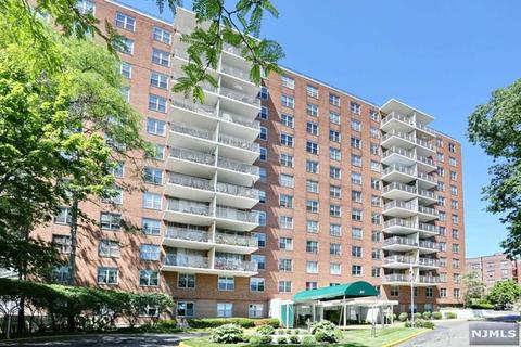 301 Beech St #6A, Hackensack, NJ 07601 photo 1