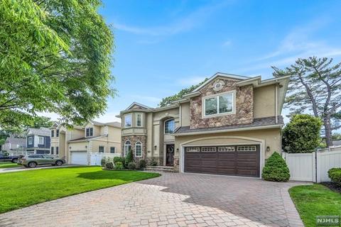 399 Chestnut St, Paramus, NJ 07652 photo 1