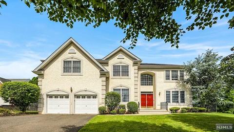 135 Cumberland Ct, Paramus, NJ 07652 photo 1