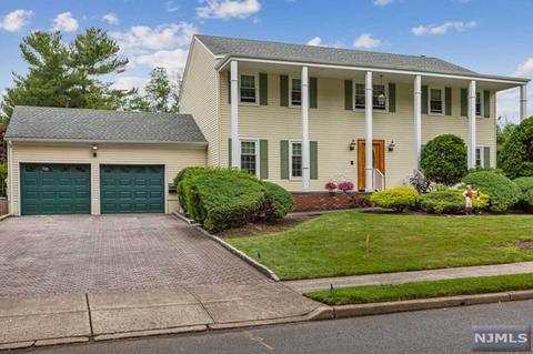 552 Otto Pl, Paramus, NJ 07652 photo 1