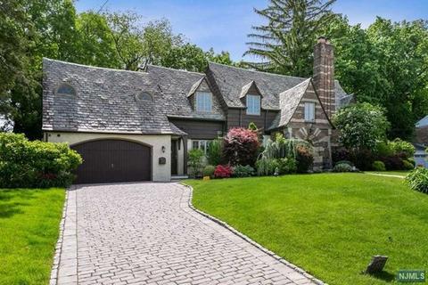 272 Maple Hill Dr, Hackensack, NJ 07601 photo 1