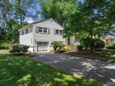 407 Abbott Rd, Paramus, NJ 07652 photo 1