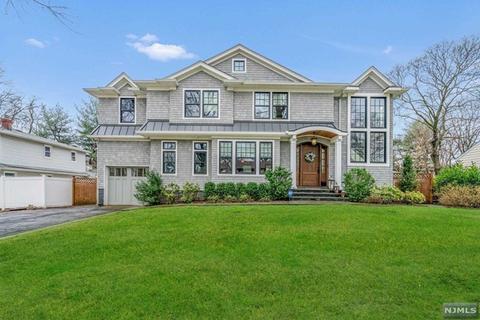 30 Ferndale Rd, Paramus, NJ 07652 photo 1