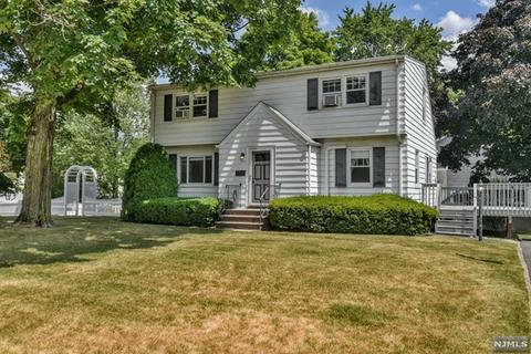 722 Gerald St, Paramus, NJ 07652 photo 1