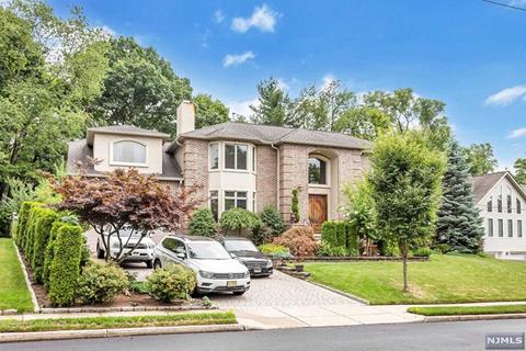 280 Wedgewood Dr, Paramus, NJ 07652 photo 1
