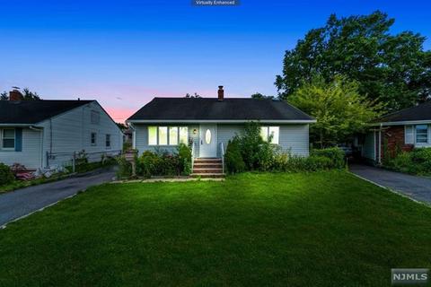 7 Robert Ct, Lodi, NJ 07644 photo 1
