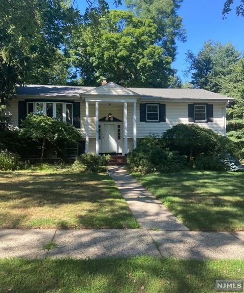 149 Kennedy Ct, Paramus, NJ 07652 photo 1