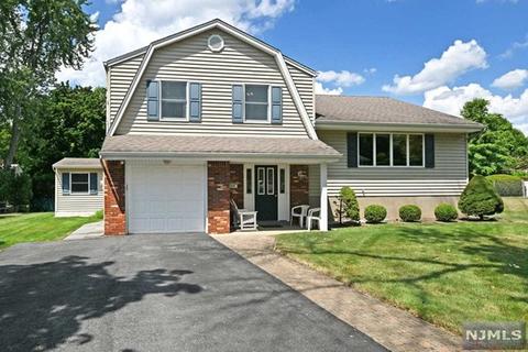 25 Oxford Ct, Paramus, NJ 07652 photo 1