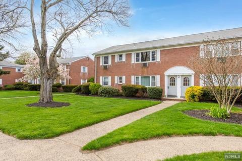 68 Manchester Ct, Wayne, NJ 07470 photo 1
