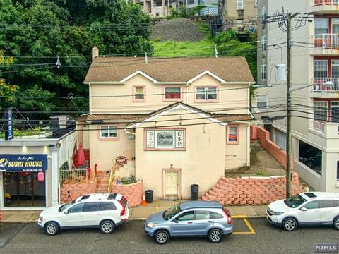 1088 River Rd, Edgewater, NJ 07020 photo 1