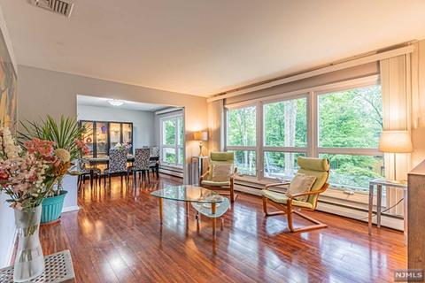 529 Colfax Rd, Wayne, NJ 07470 photo 1