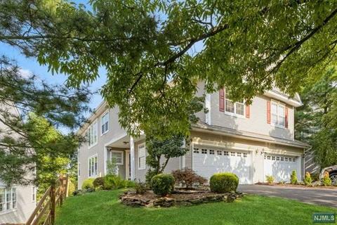 114 Warbler Dr, Wayne, NJ 07470 photo 1