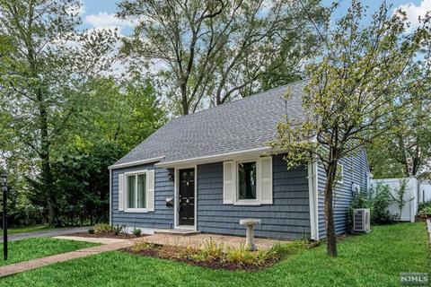 4 Emmett Pl, Waldwick, NJ 07463 photo 1