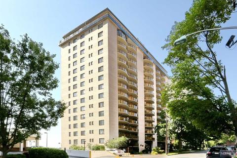 150 Overlook Ave #16F, Hackensack, NJ 07601 photo 1