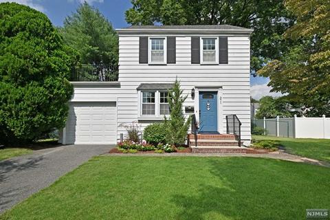 371 Kenwood Rd, Paramus, NJ 07652 photo 1