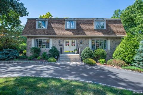 19 Erli St, Wayne, NJ 07470 photo 1