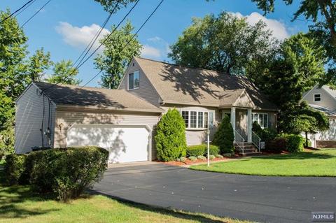271 Wedgewood Dr, Paramus, NJ 07652 photo 1