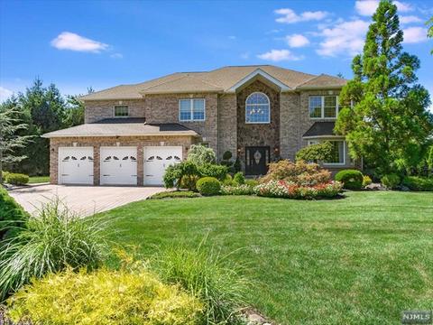 11 Farmstead Ln, Wayne, NJ 07470 photo 1