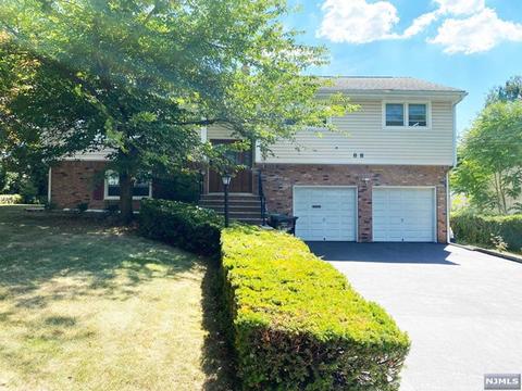 88 Hemlock Dr, Paramus, NJ 07652 photo 1