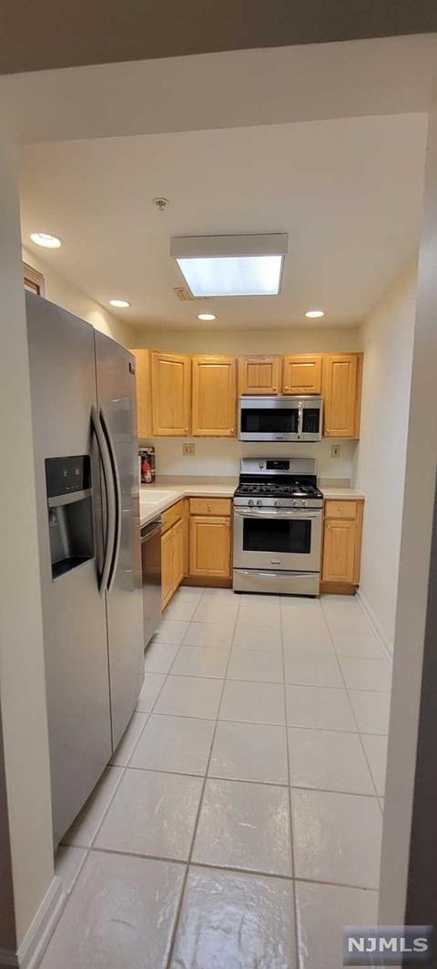 131 Clinton Pl #112, Hackensack, NJ 07601 photo 1