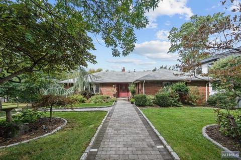 475 Cedar Ln, Paramus, NJ 07652 photo 1
